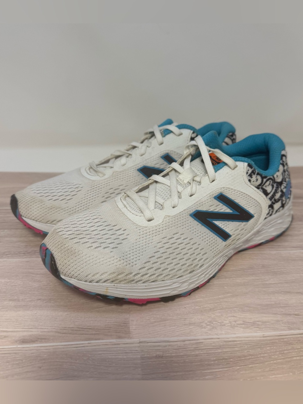 Kids New Balance White Blue Fresh Foam Arishi V2 Bungee Running Shoe Size 4.5